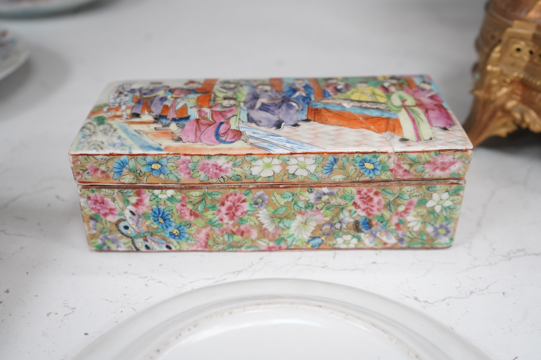 A Chinese famille rose pen box, and a similar plate, c.1830, 19.5cm wide